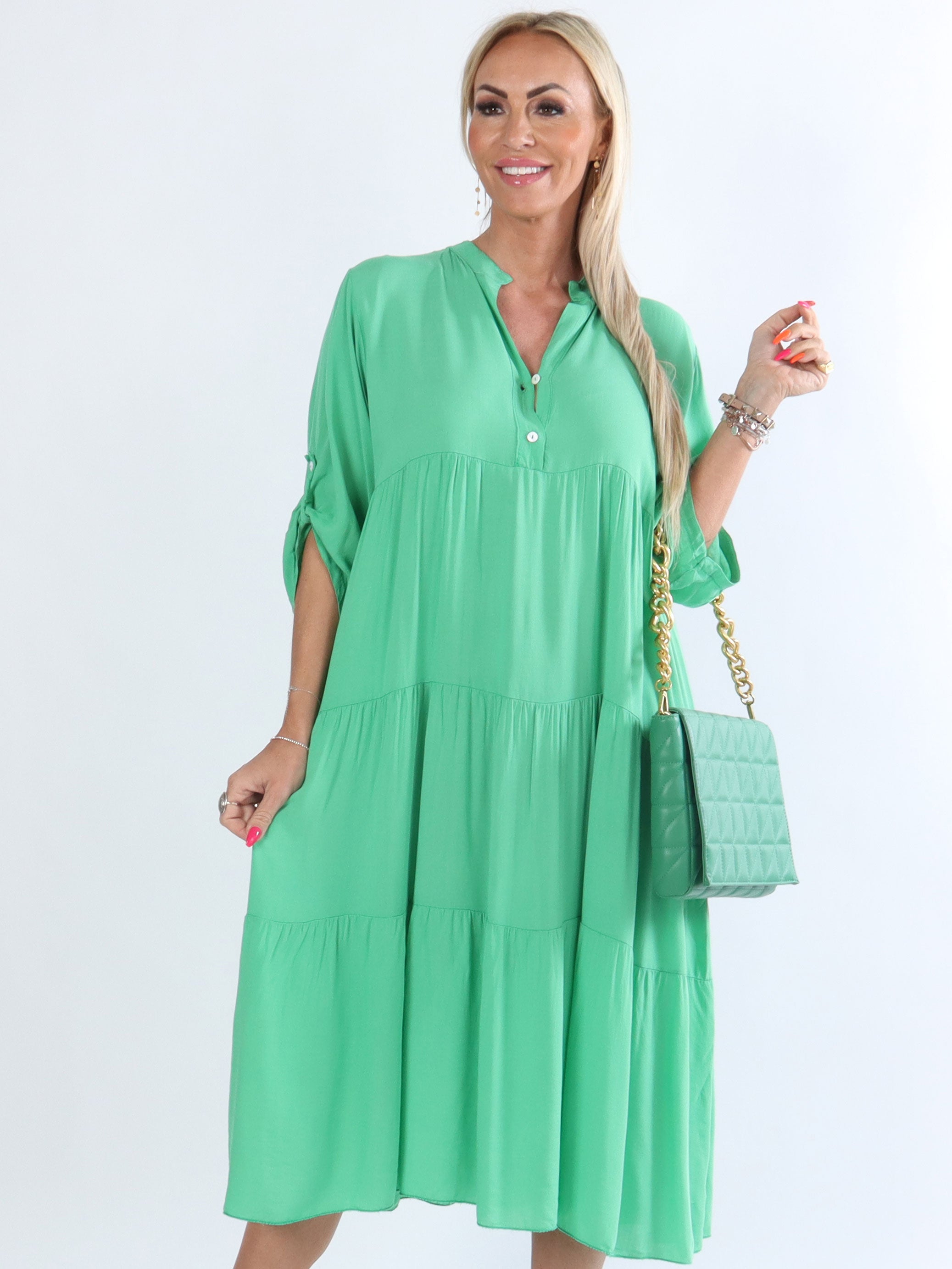 Jenna - Simpel lag på lag kjole med knapper ved brystet